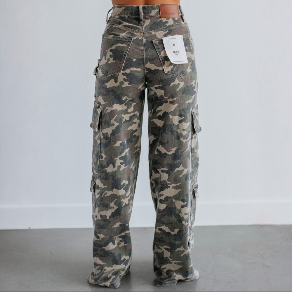 Hidden Camouflage Wide Leg Cargo Jeans - Picture 2 of 11